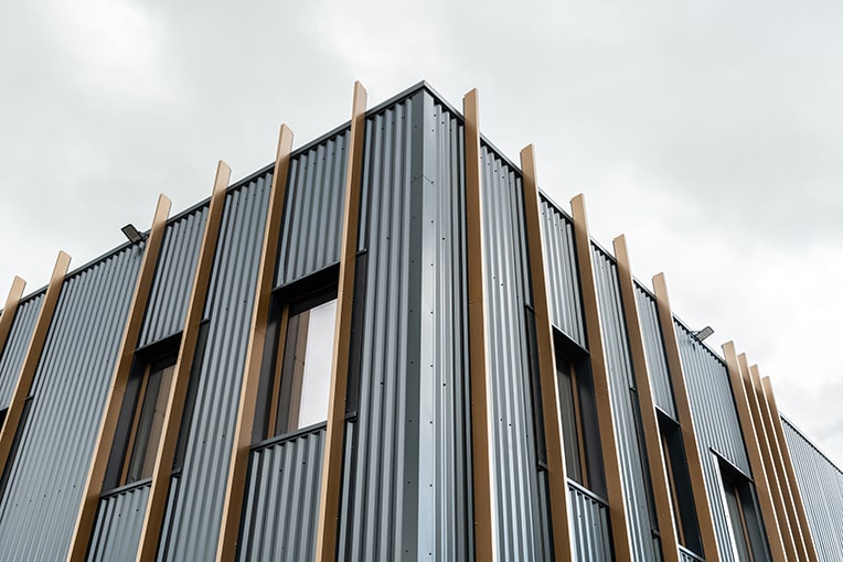 Spirit REIM Services Woody & Fabrik 